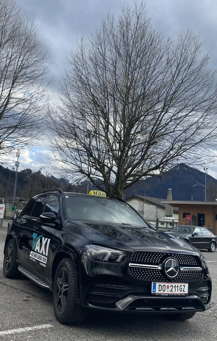Mercedes-Benz Taxi von Taxi Team V für Business-Fahrten in Dornbirn